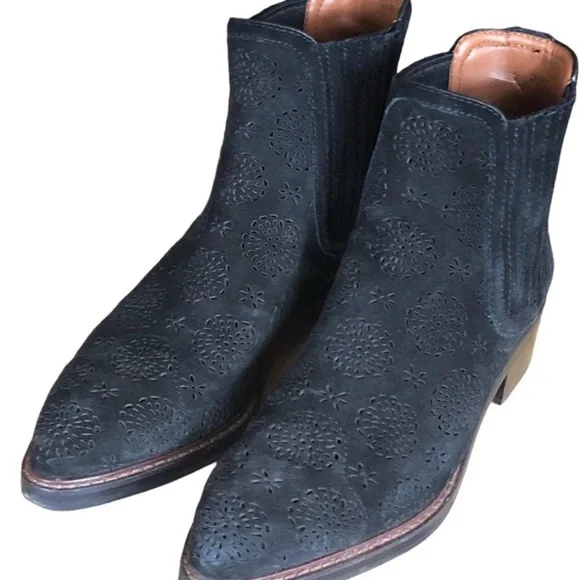 Coach Bowery Chelsea Boots - Black Suede-Laser Cut Floral- Size 8.5- EUC - Picture 3 of 6